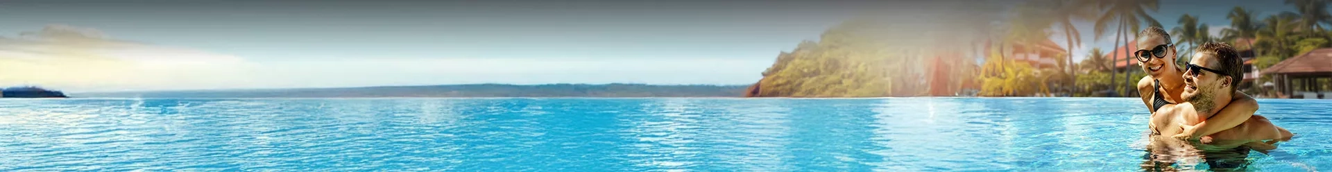 couple dans une piscine