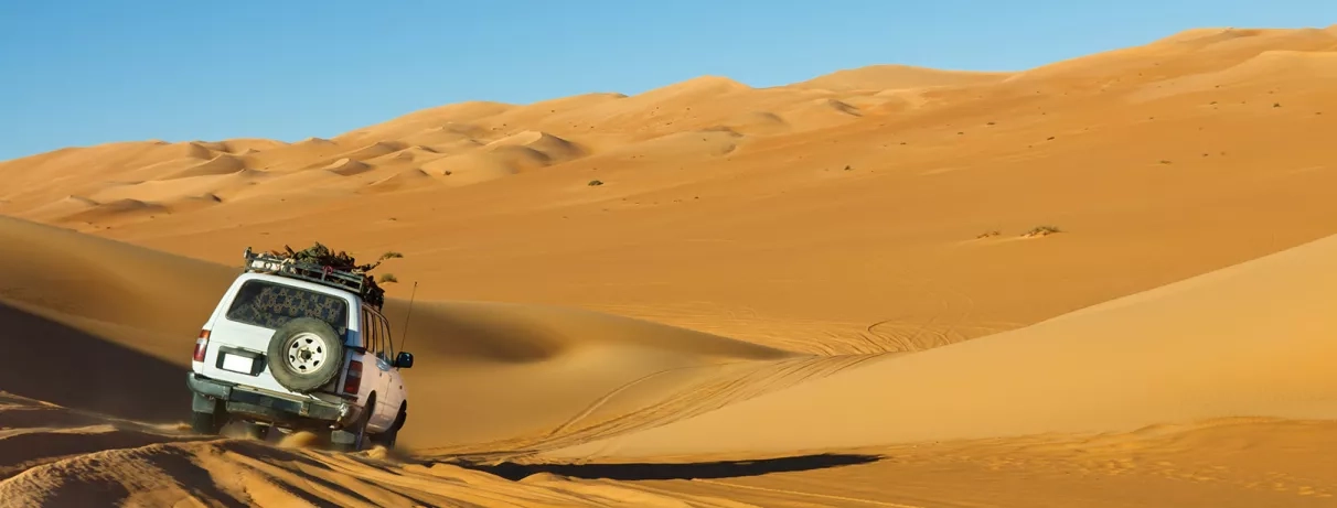 Traversée des dunes du Grand Erg Oriental en 4x4 lors d'une étape du circuit vers Douz.