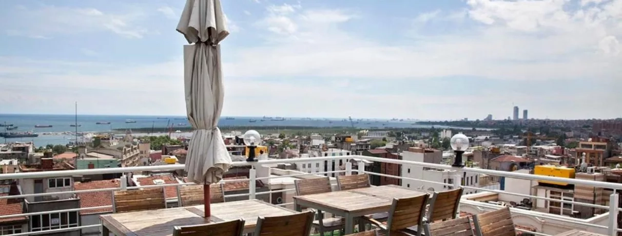 terrasse de l'hôtel avec vue sur le centre ville