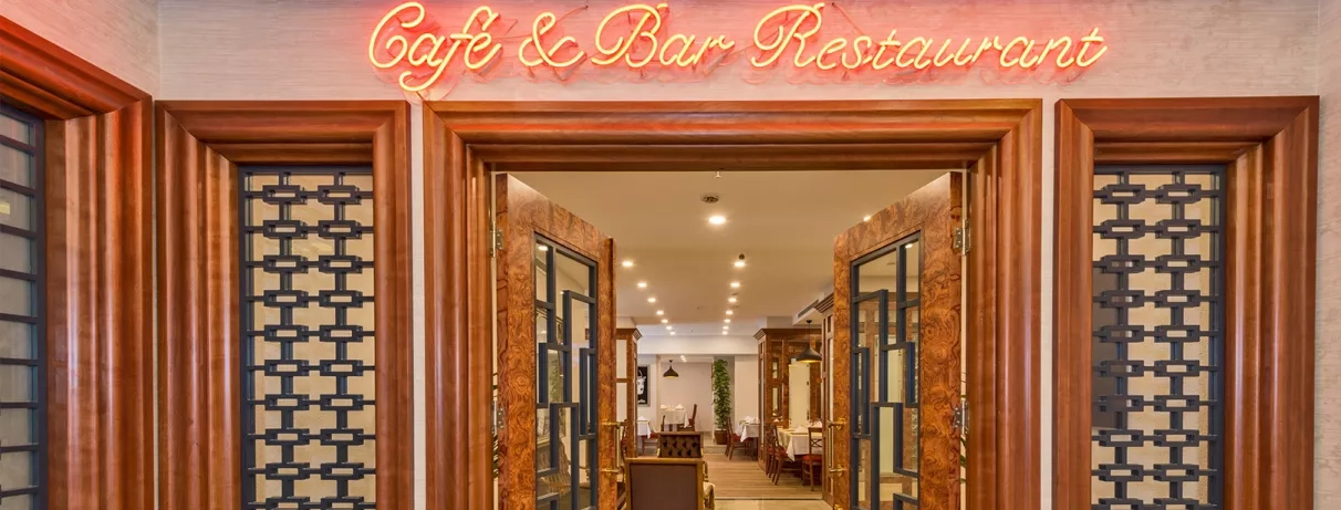 vue de l'entrée du café et bar restaurants de l'hôtel