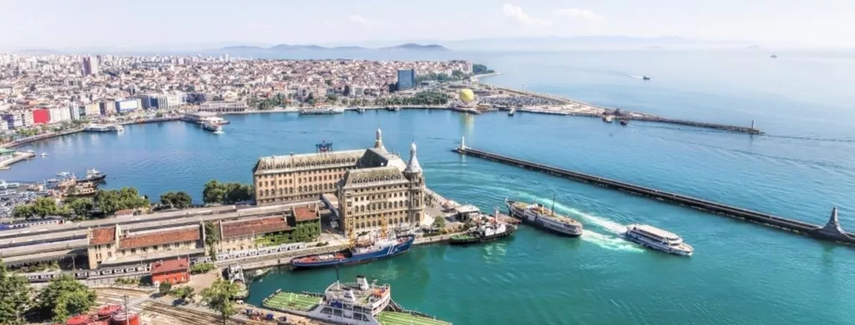 vue sur le fleuve et le centre ville d'Istanbul