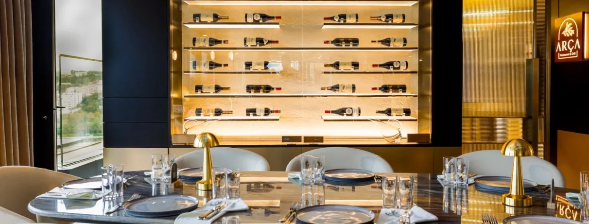 salle de restaurant de l'hôtel