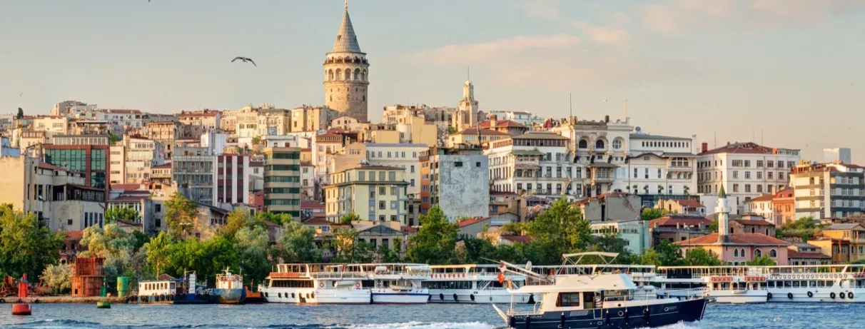 vue du port  et du centre ville d'Istanbul