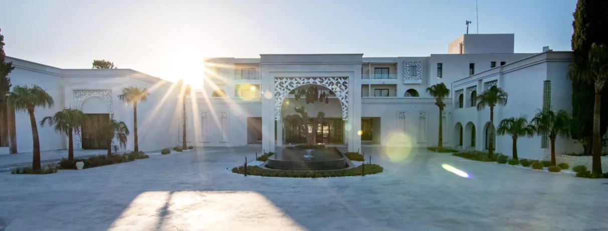 Haul extérieur du bâtiment principal de l'hôtel