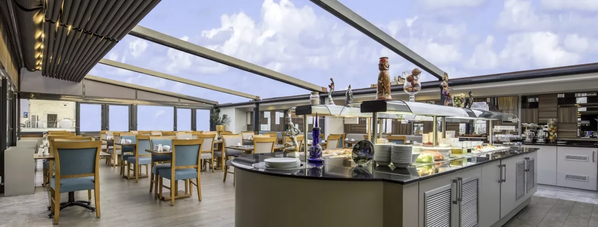 salle de restaurant avec ne vue panoramique