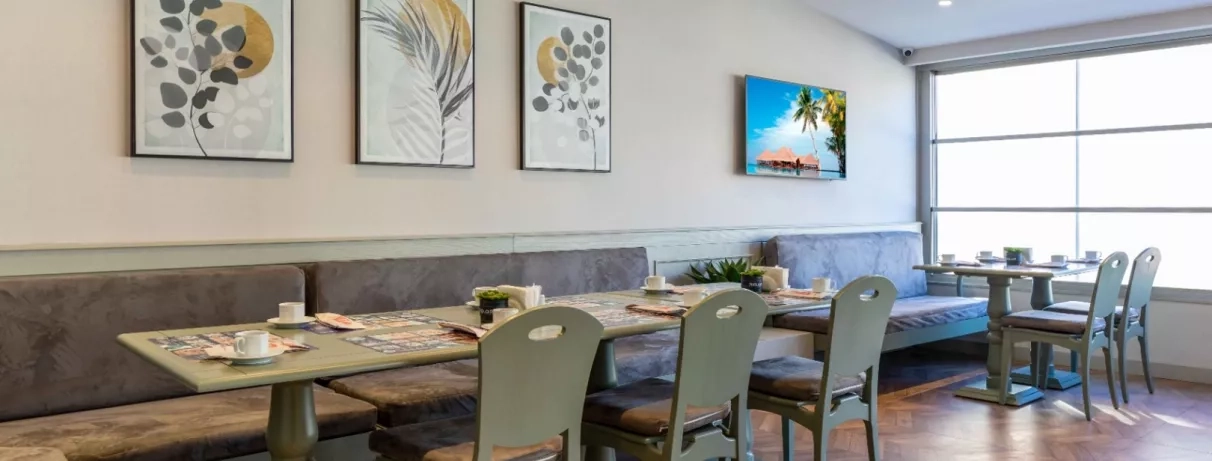 salle de restaurant dressés