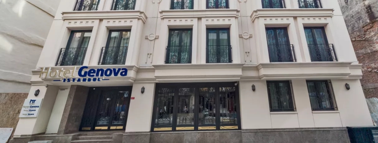 façade extérieur de l'hôtel 