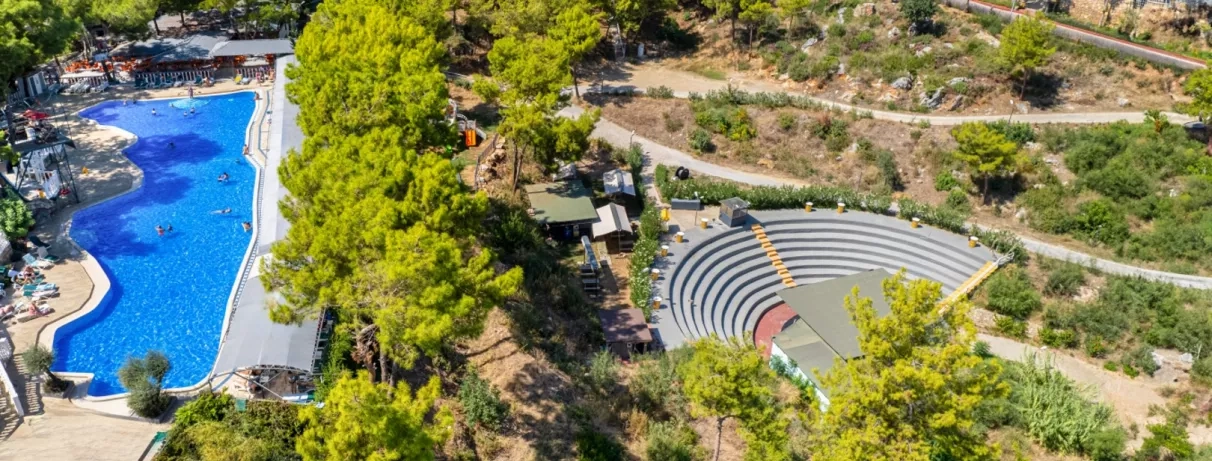 vue d'ensemble de l'hôtel et de la piscine