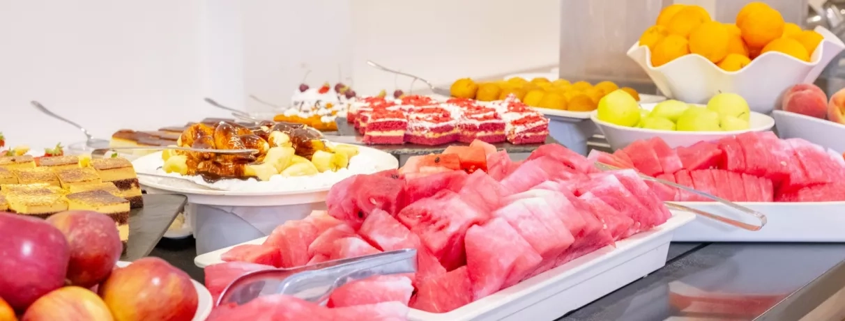 buffet de fruits frais et colorés 