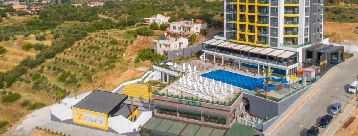 vue d'ensemble de l'hôtel et de la piscine