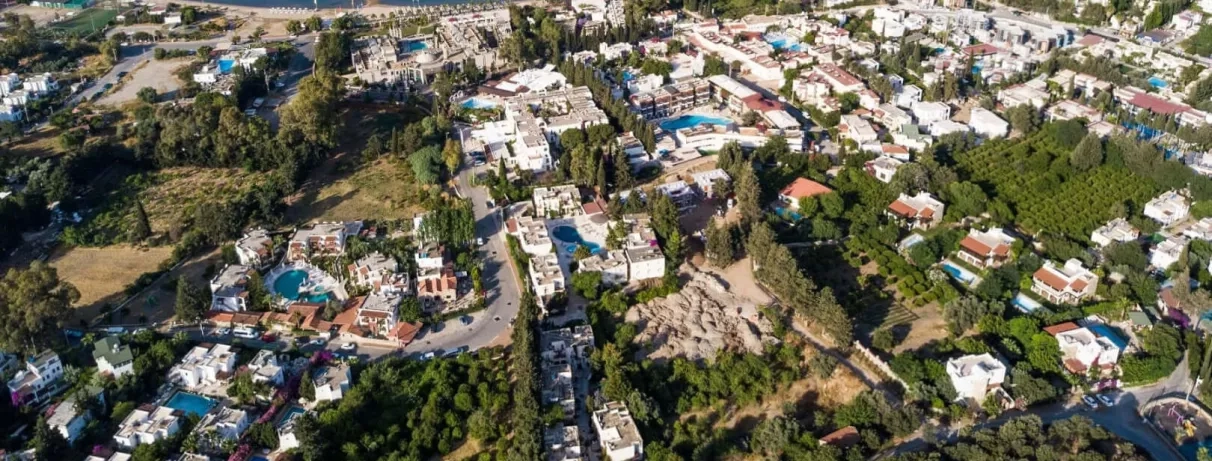 vue en hauteur de l'hôtel et des bâtiments