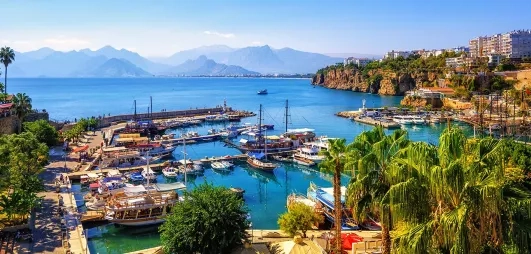 vue sur le port d'Antalya