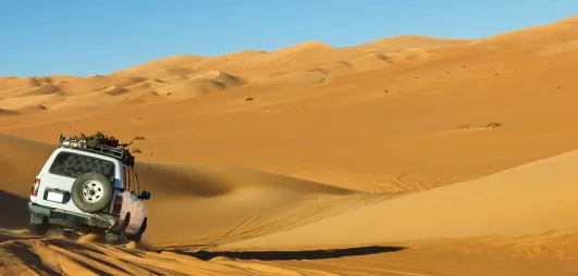 Traversée des dunes du Grand Erg Oriental en 4x4 lors d'une étape du circuit vers Douz.