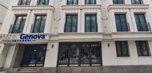 façade extérieur de l'hôtel 