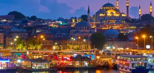 vue sur le centre ville d'Istanbul illuminé 