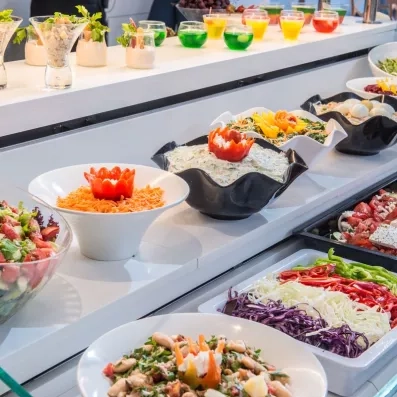 le buffet de  crudités au restaurant de l'hôtel 