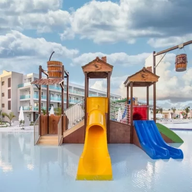 toboggans aquatique, pataugeoire pour enfants et bébés, jeux d'eau