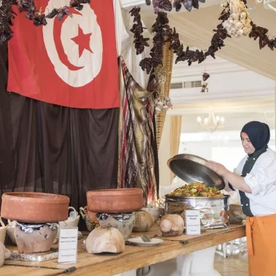 Coin cuisine traditionnelle tunisienne et spécialités locales à l'hôtel Seabel Aladin Djerba.