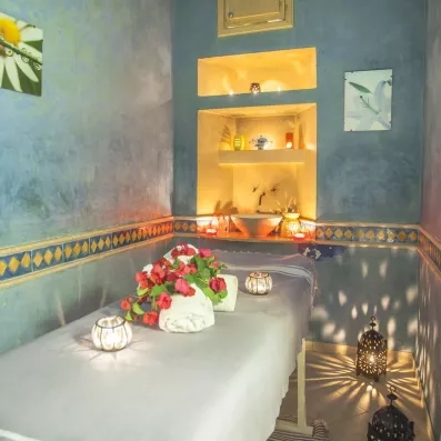 Cabine de massage relaxante et ambiance zen au spa du complexe hôtelier Mondi Club Seabel Aladin Djerba.