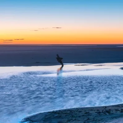 Paysage spectaculaire du Chott El Jerid au coucher du soleil entre Douz et l'oasis de Tozeur.