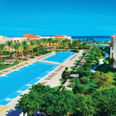 Grandes piscines extérieures et jardins tropicaux, séjour balnéaire tout compris au Jaz Aquamarine, Hurghada.