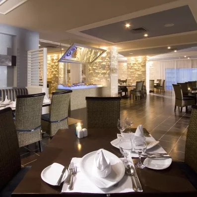 Buffet de fruits de mer frais Jaz Aquamarine Resort Hurghada, table dressée, séjour luxe Égypte.