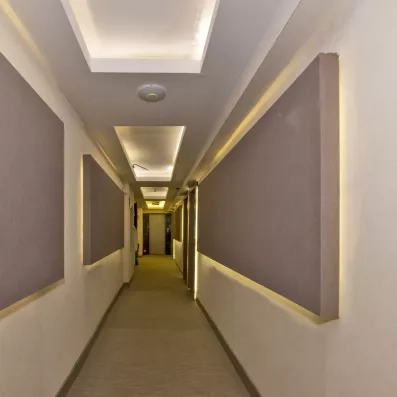 couloir de l'hôtel amenant aux chambres