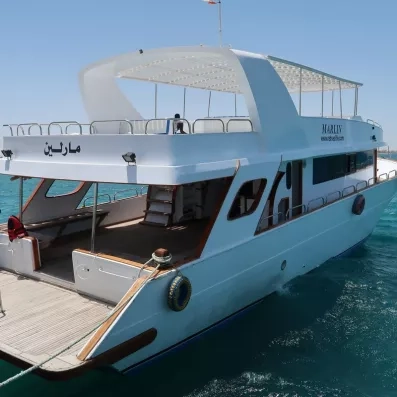 Bateau de croisière et de plongée "Marlin" amarré à Hurghada pour des excursions en mer Rouge.