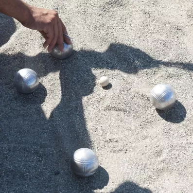 boules de pétanque sur le sable