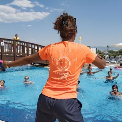 aquagym avec un animateur mondi club