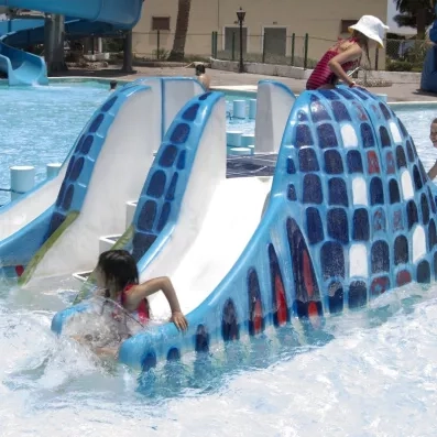 jeu aquatique pour enfant, petite piscine extérieur 