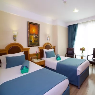 chambre avec deux lits simples