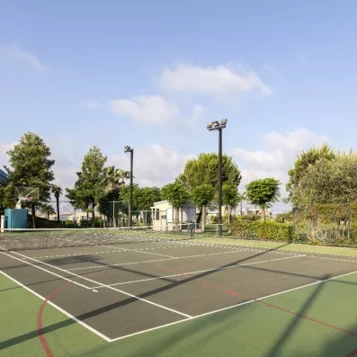 terrain de tennis extérieur