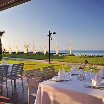salle de restaurant sur la terrasse