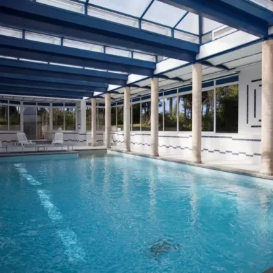 piscine intérieure couverte