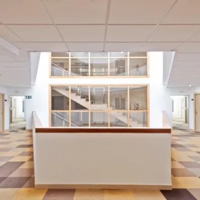 hall d'entrée de l'hôtel avec réception