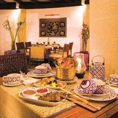 Sélection de desserts et pâtisseries orientales au buffet du Mövenpick Resort & Spa El Gouna, Égypte.