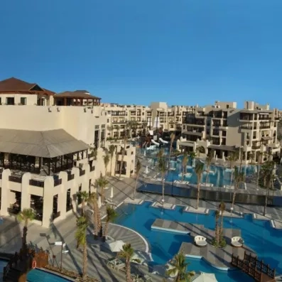 Hôtel Steigenberger Aqua Magic Hurghada, complexe luxe avec piscine et formule All Inclusive en Égypte.