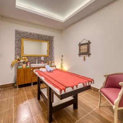 espace de détente avec une table de massage 