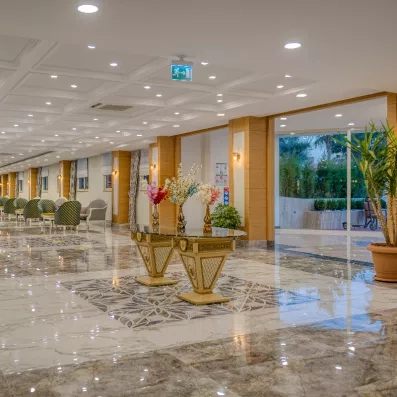 hall d'entrée avec fauteuils 