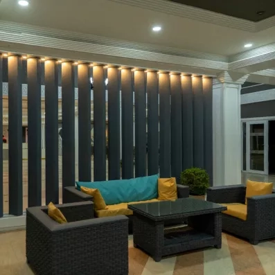 hall d'entrée avec canapé et table basse