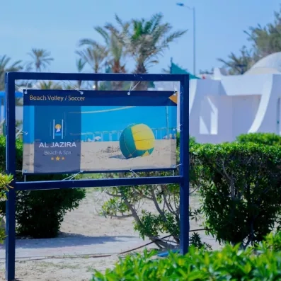 Terrain de beach-volley et soccer sur la plage de l'hôtel Al Jazira Beach & Spa à Djerba.