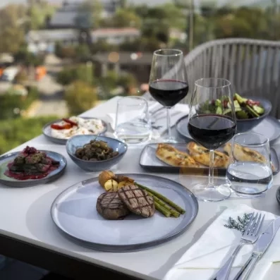 détails de la table servis