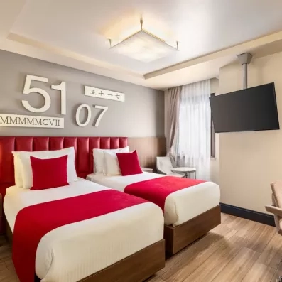 chambre avec deux lits simples