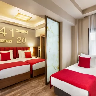 chambre triple avec trois lits simples