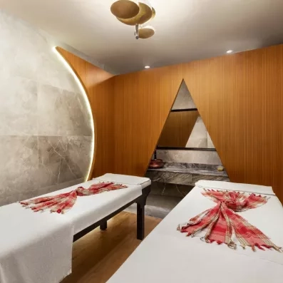 espace de détente avec des tables de massages