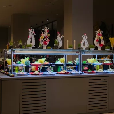 vue du buffet avec différents plats