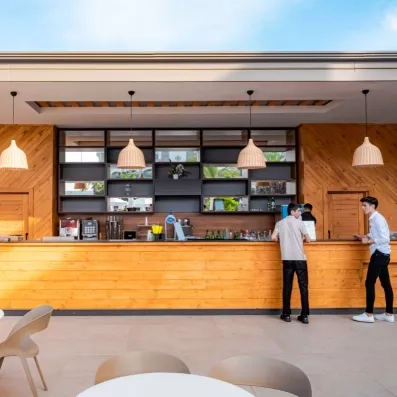 snack bar en bois de la piscine