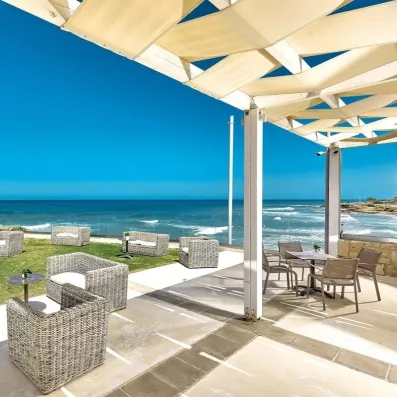 Vue sur mer, plage, terrasse extérieur, restaurant sur mer 