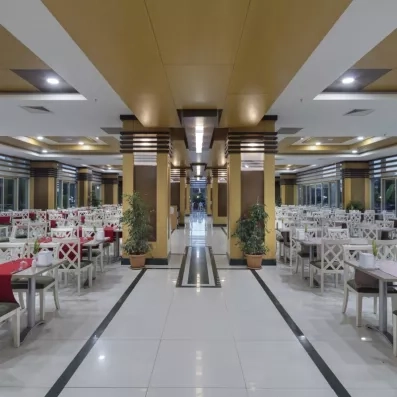 salle de restaurant pour le buffet 